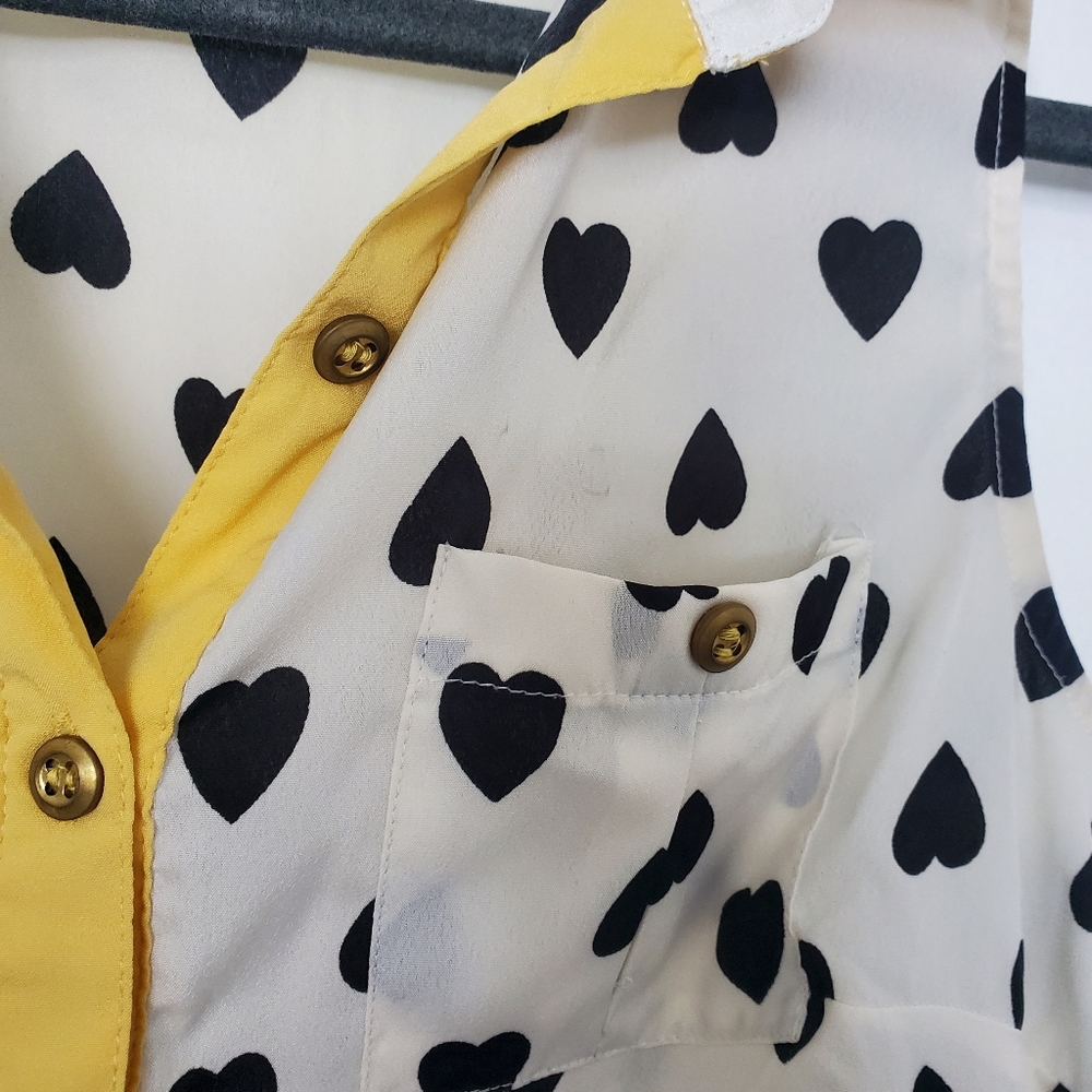 Heart button blouse - Picture 2 of 3